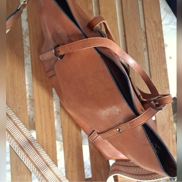 NEW Vegan Leather Tote with Cool Guitar strap - Picture 4 of 16